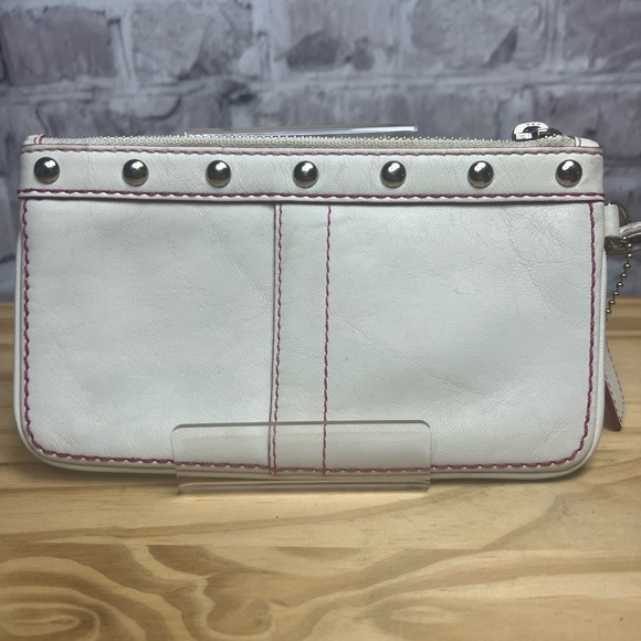 Coach Large Valentine's Wristlet - Picture 4 of 5